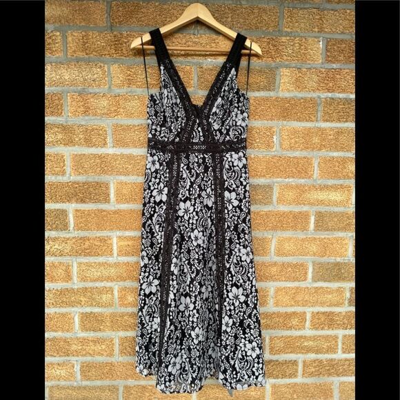Keepsake The label  Lace Overlay Sleeveless Midi Dress medium - Picture 3 of 16